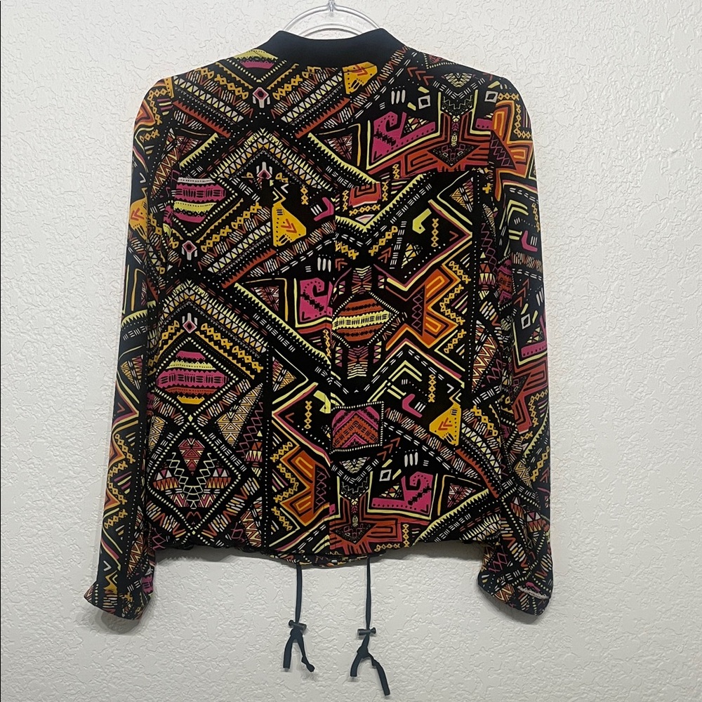 Women’s Size 6 Colorful Geometric Pattern Bomber Jacket - Picture 7 of 7